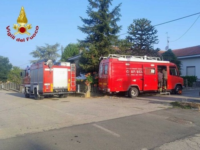 I vigili del fuoco impegnati nelle ricerche