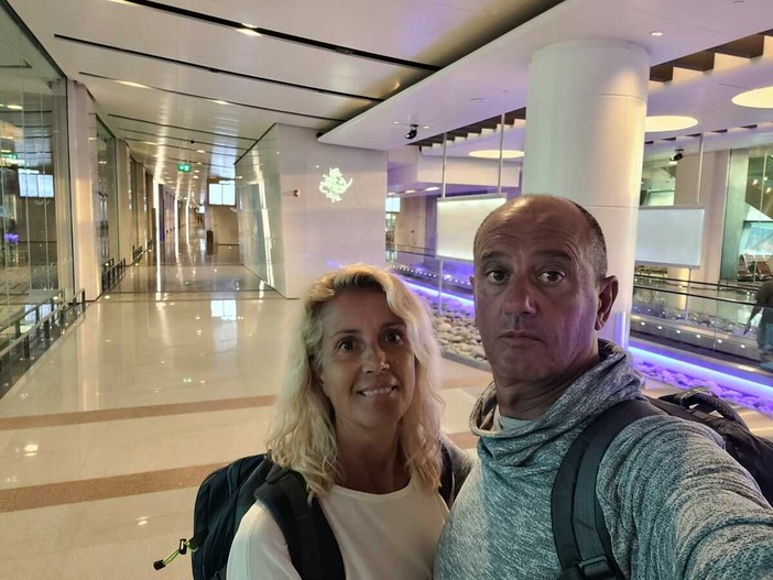 Sonia e Stefano, inevitabilmente in aeroporto