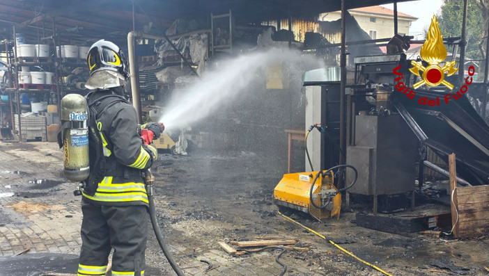 L'intervento dei vigili del fuoco a Samarate