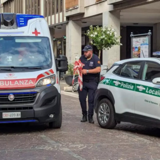 L'intervento di ambulanza e forze dell'ordine stamattina a Saronno (foto tratta da IlSaronno.it)