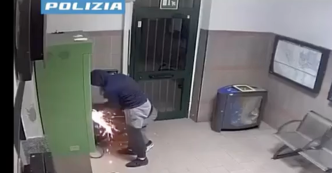 Presa la banda delle “spaccate” nelle stazioni ferroviarie: sei colpi e bottino da 300mila euro Presa la banda delle “spaccate” nelle stazioni ferroviarie: sei colpi e bottino da 300mila euro