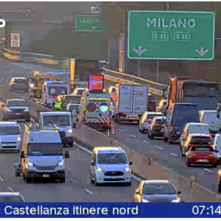 II punto dell'incidente e le code viste dalla webcam di Autostrade per l'Italia