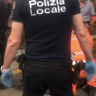 Saronno, esagitato sui binari blocca i treni. Risolutivo l’intervento della polizia locale e dei soccorsi