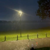 Un fiume d'acqua all'improvviso sul lungolago di Gavirate nella serata di oggi, domenica 31 maggio