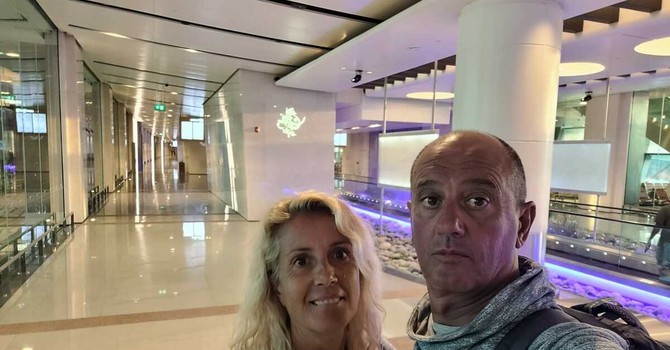 Sonia e Stefano, inevitabilmente in aeroporto