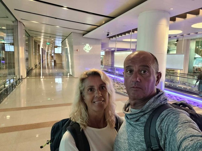 Sonia e Stefano, inevitabilmente in aeroporto