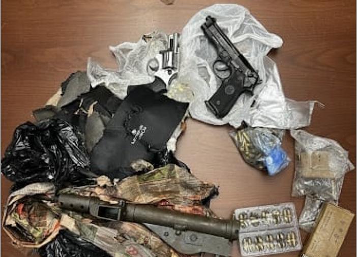 Armi e munizioni nascoste in una grotta al Campo dei Fiori