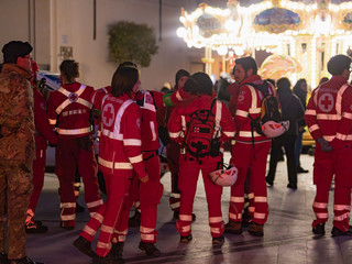 La Cri di Busto alla partenza di “BA è Natale” (foto Luca Micheli)