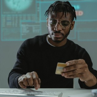 Sicurezza informatica per le famiglie di Busto: come prevenire il furto d'identità digitale
