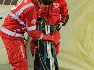 La Cri di Busto alla partenza di “BA è Natale” (foto Luca Micheli)