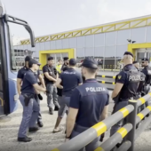 Immigrazione clandestina, rimpatriati 23 cittadini egiziani: uno di loro espulso dalla Questura di Varese