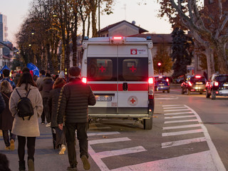 La Cri di Busto alla partenza di “BA è Natale” (foto Luca Micheli)