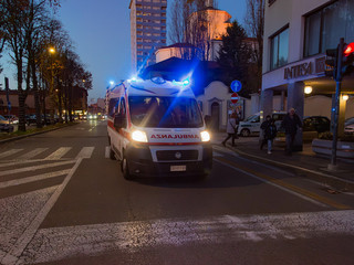 La Cri di Busto alla partenza di “BA è Natale” (foto Luca Micheli)