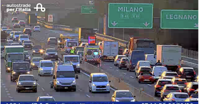 II punto dell'incidente e le code viste dalla webcam di Autostrade per l'Italia II punto dell'incidente e le code viste dalla webcam di Autostrade per l'Italia