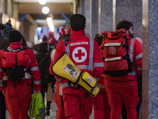 La Cri di Busto alla partenza di “BA è Natale” (foto Luca Micheli)