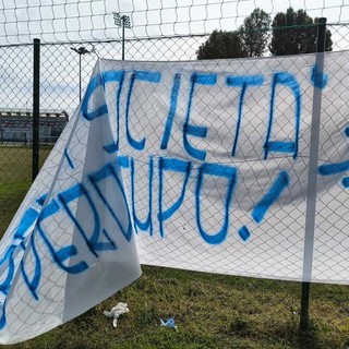 Pro Patria, gli ultrà 1919 disertano l'incontro: «Basta parole, ora servono i fatti» Pro Patria, gli ultrà 1919 disertano l'incontro: «Basta parole, ora servono i fatti»