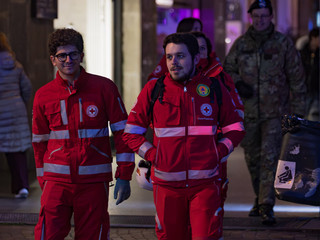 La Cri di Busto alla partenza di “BA è Natale” (foto Luca Micheli)