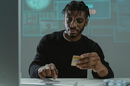 Sicurezza informatica per le famiglie di Busto: come prevenire il furto d'identità digitale Sicurezza informatica per le famiglie di Busto: come prevenire il furto d'identità digitale