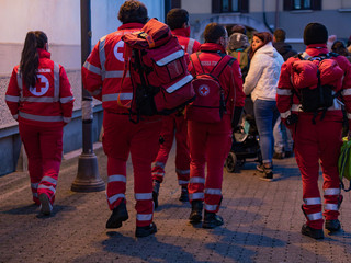 La Cri di Busto alla partenza di “BA è Natale” (foto Luca Micheli)