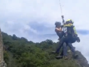 Ragazza salvata su una ferrata da un elicottero dei vigili del fuoco