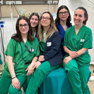 Il team ostetriche, da sinistra: Rosy Motta, Giada Palumbo, Cristina Pini, Martina Bianchi, Federica Leoni