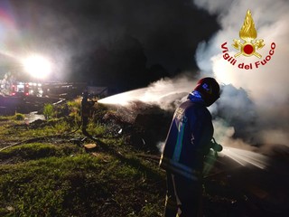 L'intervento dei vigili del fuoco in via Giotto a Tradate