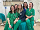 Il team ostetriche, da sinistra: Rosy Motta, Giada Palumbo, Cristina Pini, Martina Bianchi, Federica Leoni Il team ostetriche, da sinistra: Rosy Motta, Giada Palumbo, Cristina Pini, Martina Bianchi, Federica Leoni