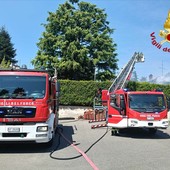 I vigili del fuoco in azione in via della Stria a Tradate