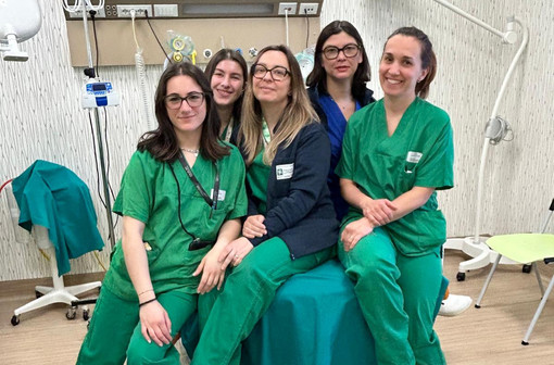 Il team ostetriche, da sinistra: Rosy Motta, Giada Palumbo, Cristina Pini, Martina Bianchi, Federica Leoni