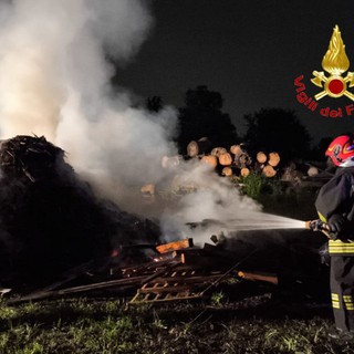 L'intervento dei vigili del fuoco in via Giotto a Tradate