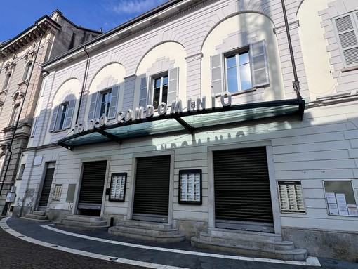 Rissa tra giovani in piazza Garibaldi, momenti di tensione fuori e dentro il Teatro Condominio Rissa tra giovani in piazza Garibaldi, momenti di tensione fuori e dentro il Teatro Condominio