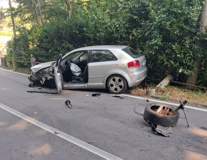 Le immagini dell'incidente stradale avvenuto sulla provinciale a Ternate Le immagini dell'incidente stradale avvenuto sulla provinciale a Ternate