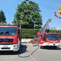 I vigili del fuoco in azione in via della Stria a Tradate
