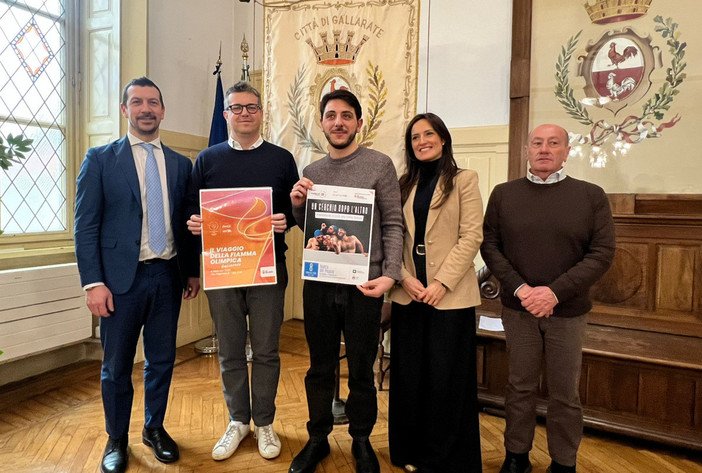 Gallarate freme per l’arrivo della torcia olimpica Gallarate freme per l’arrivo della torcia olimpica