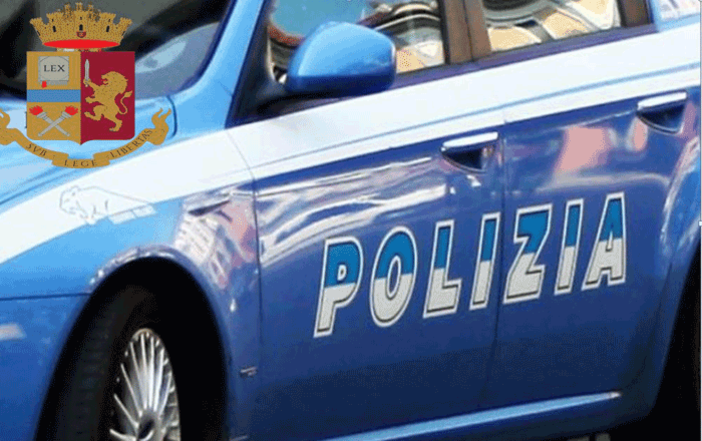 Rubano fumogeni e aggrediscono i dipendenti: un arresto a Busto