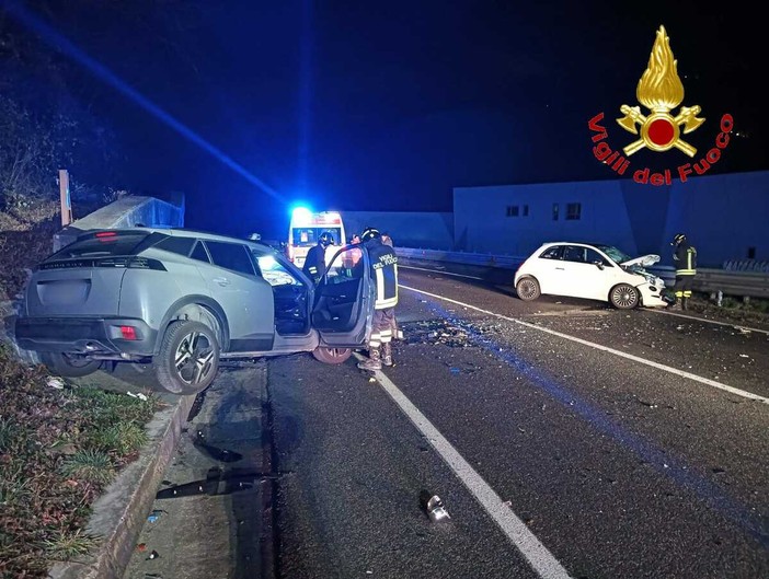 Le immagini dello schianto sulla statale a Varese