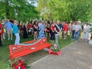 La panchina rossa a Corgeno dedicata a Teresa Stabile (foto dalla pagina Facebook del sindaco Parrino) La panchina rossa a Corgeno dedicata a Teresa Stabile (foto dalla pagina Facebook del sindaco Parrino)