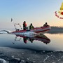 I mezzi dei vigili del fuoco in azione sul Lago Maggiore