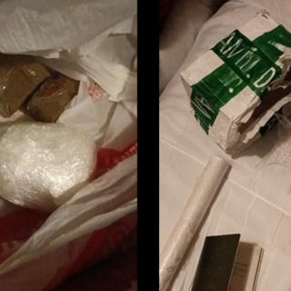 Il materiale sequestrato al pusher dalla polizia di Varese Il materiale sequestrato al pusher dalla polizia di Varese