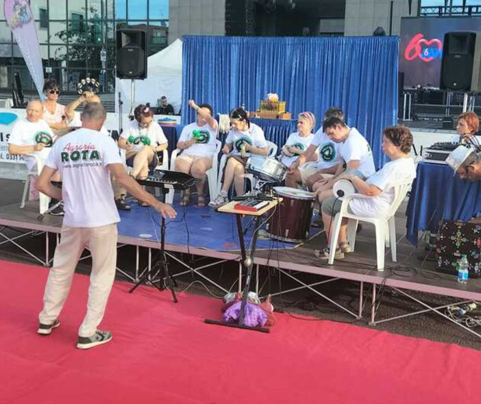 Villa Comerio cerca palchi e band: «Vogliamo suonare e aprire i vostri concerti» Villa Comerio cerca palchi e band: «Vogliamo suonare e aprire i vostri concerti»