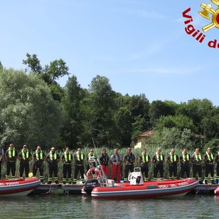 Il corso per la patente nautica dei vigili del fuoco che si è svolto sul lago di Varese alla Schiranna e a Bodio Lomnago