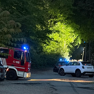 La strada nel bosco a Giubiano dov'è stato rinvenuto il cadavere di un uomo di 72 anni