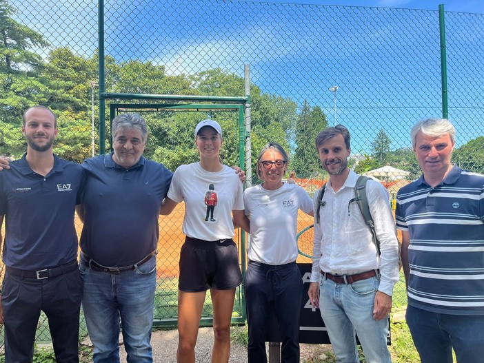 La visita di sindaco e assessori al centro del tennis di Varese guidato da Francesca Schiavone dove si allena anche la giovane promessa francese Lilli Tagger
