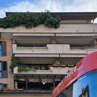 Fumo da un appartamento in via Milazzo, anziana portata in ospedale. All'origine un piano a induzione Fumo da un appartamento in via Milazzo, anziana portata in ospedale. All'origine un piano a induzione