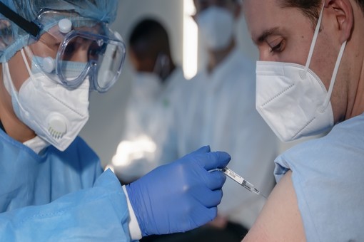 Vaccini, in provincia di Varese prima dose al 73% della popolazione. Le seconde dosi vicine al 50%