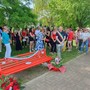 La panchina rossa a Corgeno dedicata a Teresa Stabile (foto dalla pagina Facebook del sindaco Parrino)