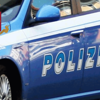Rubano fumogeni e aggrediscono i dipendenti: un arresto a Busto