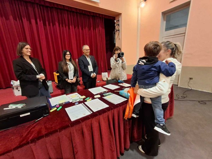 Nello staff, sorridente, al servizio dei più piccoli, il dottor Roberto Magni e Simona Verga