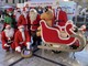 È Natale in centro a Busto. Bambini a bordo della “slitta vespa”. FOTO E VIDEO