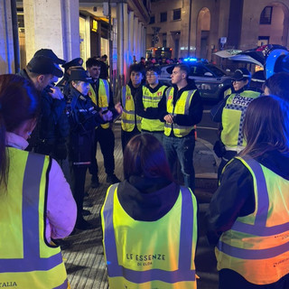 «Come cambia il mondo dall'altra parte del finestrino». I ragazzi di "On the Road" sulle volanti della polizia in provincia di Varese